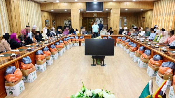 محافظ المنوفية يوزع مساعدات على 50 حالة إنسانية وكراسي متحركة لذوي الهمم
