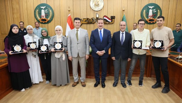 محافظ المنوفية يكرم أوائل الثانوية العامة من أبناء المحافظة