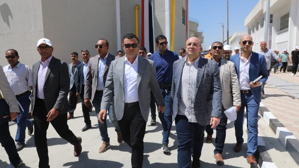 وزير الإسكان ومحافظ بني سويف يتفقدان محطة مياه أسمنت ويستعرضان مشاريع حياة كريمة