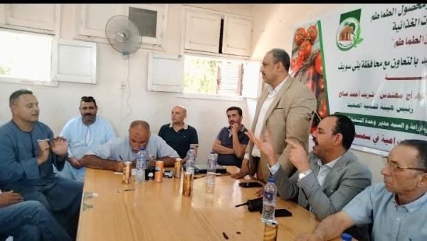 محافظ بني سويف يناقش تقرير الوحدة الاقتصادية حول جلسة الحوار المجتمعي لمشروع تجفيف الطماطم بسمسطا