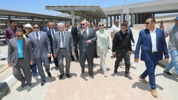 محافظ بني سويف يصطحب مستشار رئيس الجمهورية لتفقد مشروع مجمع المواقف