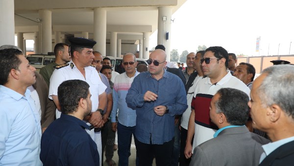 محافظ بني سويف يتفقد بدء تشغيل مجمع المواقف بخطي ناصر والواسطى