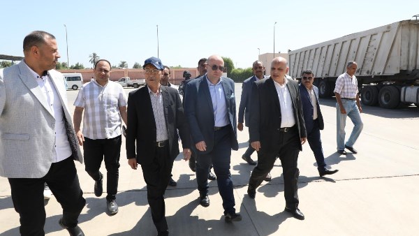 المساحة المنزرعة 108.4 ألف فدانا.. تفاصيل زيارة محافظ بني سويف لمجمع 