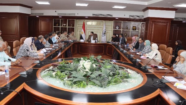 نائب محافظ بني سويف يتابع موقف التسليم والانتهاء من مشروعات المرحلة الأولى من مبادرة 