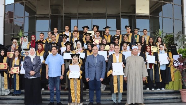 محافظ بني سويف وأوائل الشهادات
