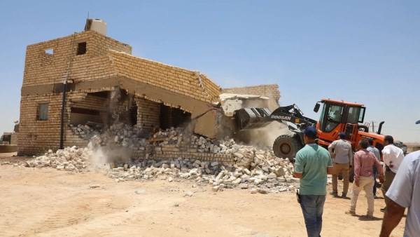 إزالة التعديات على الأراضي 