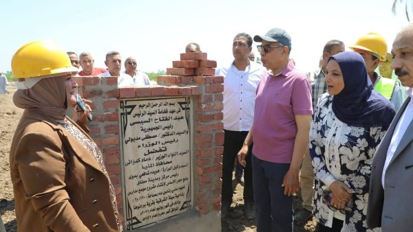 محافظ المنيا يضع حجر الأساس 