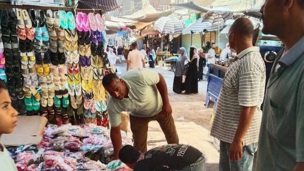 حملات مكثفة لرفع الإشغالات بشوارع المنيا.. وتحرير 273 محضرا متنوعا