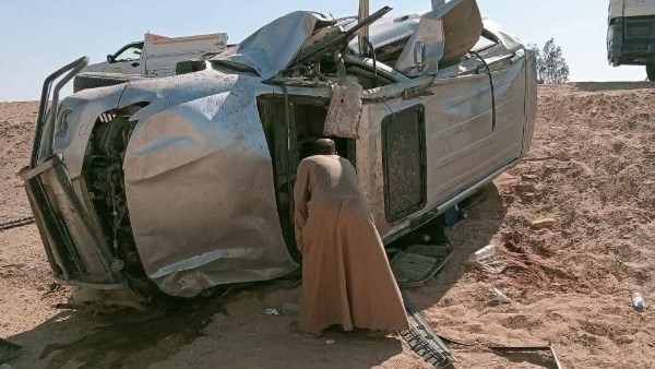 الصور الأولى.. وفاة لواء شرطة وإصابة اثنين آخرين في انقلاب سيارته بصحراوي المنيا