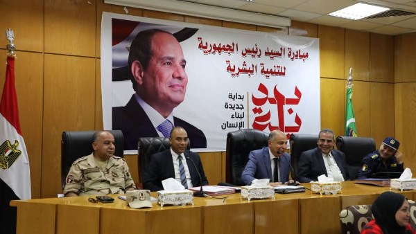 محافظ المنيا خلال المجلس التنفيذي 