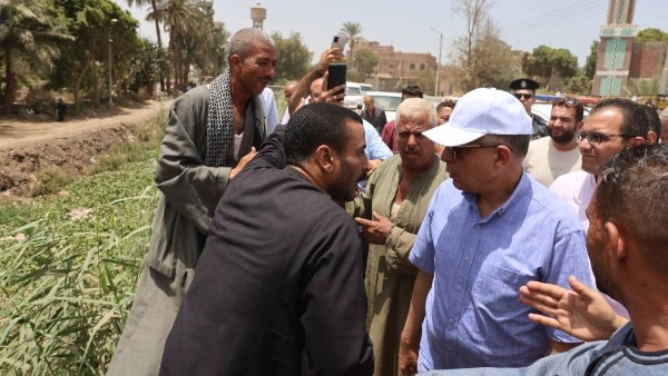 محافظ المنيا في جولة ميدانية بقرية الاشمونين بملوي
