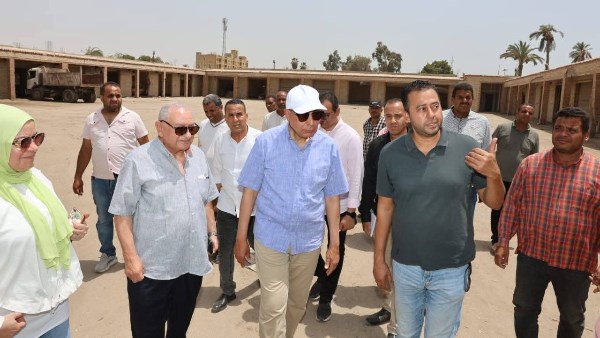 محافظ المنيا يعاين عددا من الاراضي غير المستغلة 