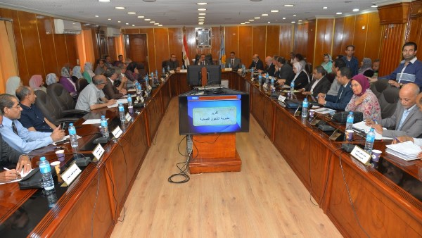 محافظ أسيوط يترأس أولى جلسات المجلس الإقليمي للصحة