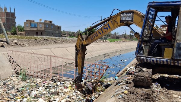 تطهير الترع والمصارف والمجاري المائية بأسيوط 