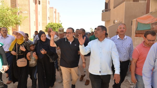 محافظ أسيوط يتفقد قرية عرب الكلابات 