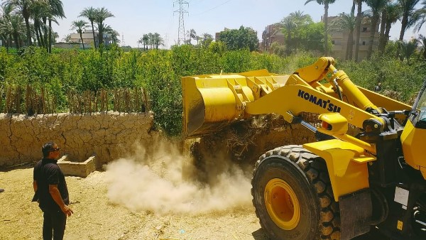 إزالة 57 حالة تعد على أراضي زراعية وأملاك دولة في أسيوط