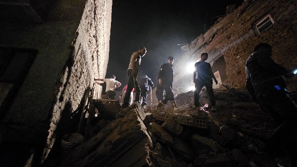 انهيار منزل مكون من 3 طوابق بأسيوط 