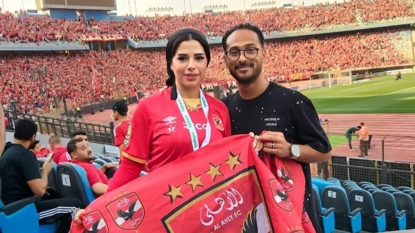 ياسمين أمل تحتفل بذكريات بطولات الأهلي مع وليد سليمان