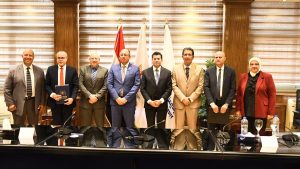 وزير الشباب والرياضة ورئيس جامعة حلوان