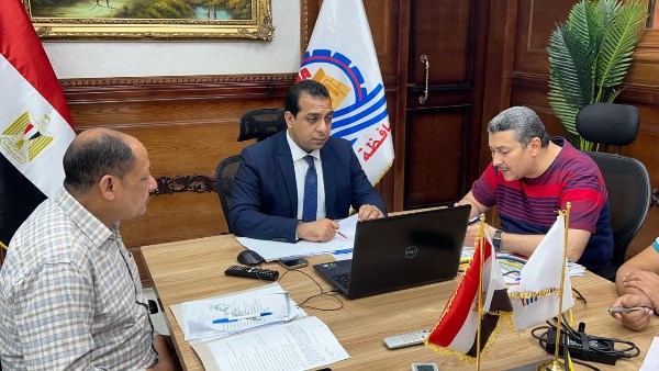 اجتماع نائب محافظ قنا 