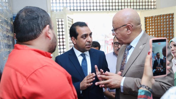 جولة نائب محافظ قنا 