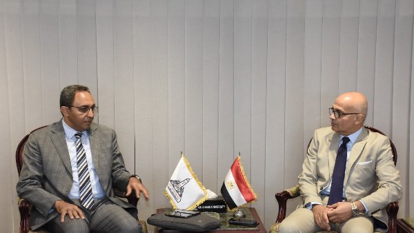 لقاء محافظ قنا ورئيس جامعة عين شمس 