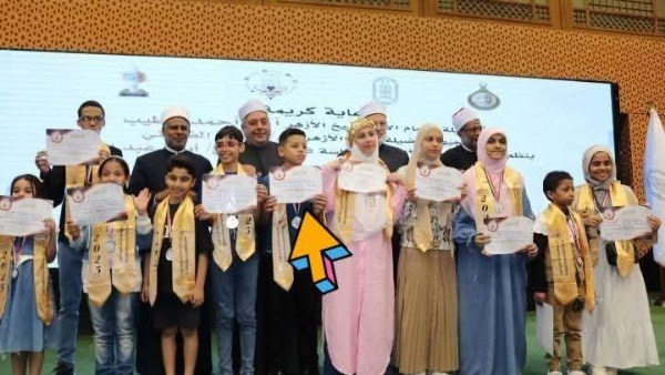 الطلاب الفائزين فى مسابقة الأزهر
