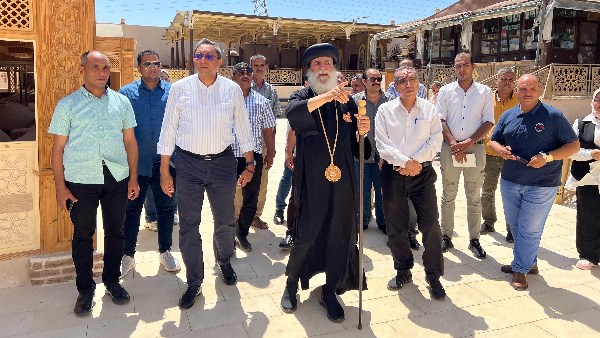 جولة محافظ قنا بأديرة نقادة