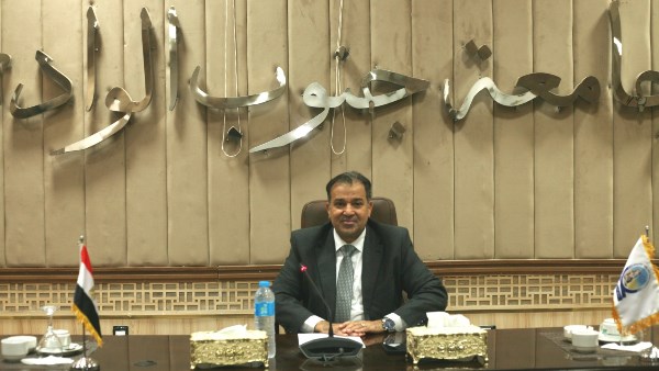 رئيس جامعة جنوب الوادى 