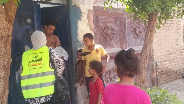 صندوق مكافحة الإدمان ووحدة حماية الطفل ينظمان حملة لطرق الأبواب للتوعية ضد مخاطر الإدمان بمدينة أرمنت 
