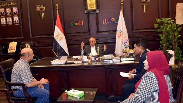 محافظ الأقصر يبحث مع وكيل وزارة الصحة رفع كفاءة 15 وحدة صحية بالمحافظة