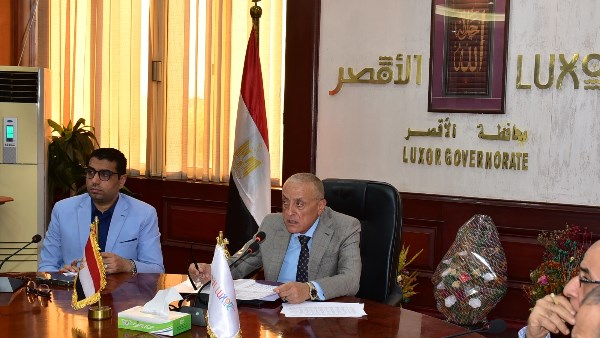 محافظ الأقصر يناقش تقنين الأراضي: إجراءات حاسمة ضد الحالات غير الجادة