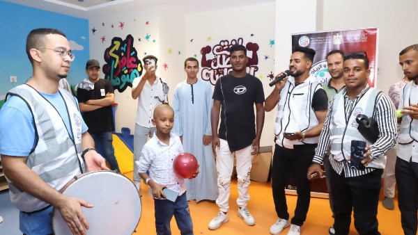 ضحك وفن وأمل.. اتحاد شباب الأقصر يدعم أطفال السرطان في شفاء الأورمان