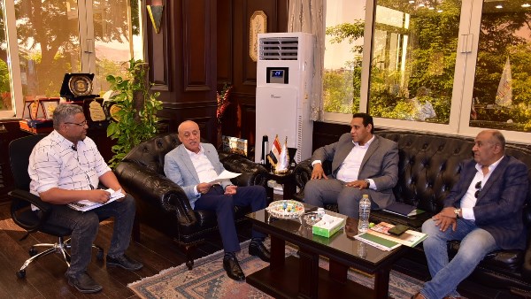 محافظ الأقصر يستقبل وفد تنسيقي لمشروع "سكن كريم" تمهيدًا لإعادة تأهيل المنازل الأكثر احتياجًا