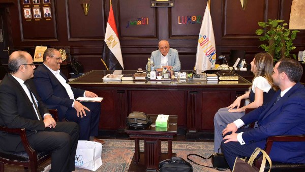 محافظ الأقصر يستقبل وفد تواصل الرقابة النووية والإشعاعية