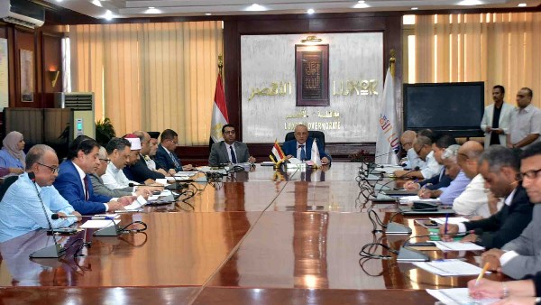 محافظ الأقصر يترأس جلسة المجلس التنفيذي رقم (3) لعام 2025 ويقر عددًا من القرارات الخدمية والتنموية