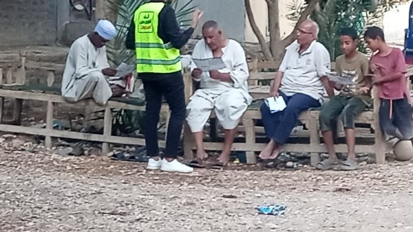 ملصقات ورسائل توعية.. الأقصر تواصل الحملات في شوارع الطود ضد الإدمان
