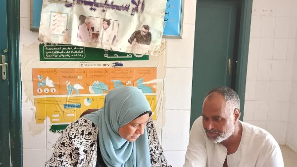 توقيع الكشف على 730 مواطنا ضمن القافلة الطبية بوحدة نجع غنيم بالأقصر