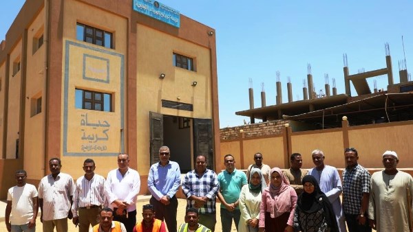 تخدم 150 ألف نسمة..محافظ أسوان يتفقد لوحة الكهرباء بالبحيرة إدفو