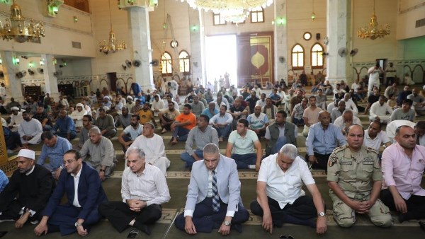 محافظ أسوان: حل المطالب والشكاوى الجماهيرية ينعكس بالإيجاب على مواطنينا