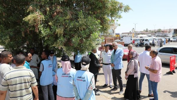 محافظ أسوان يتفقد أعمال الكمين المتحرك للكشف عن المخدرات بموقف الأقاليم