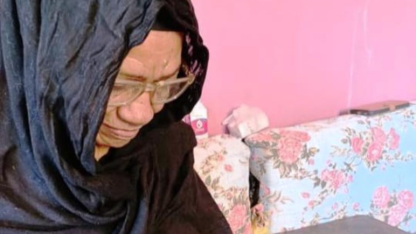 قاهرة الأمية.. محافظ أسوان يشيد بالسيدة فاطمة على محمد 76عاماً