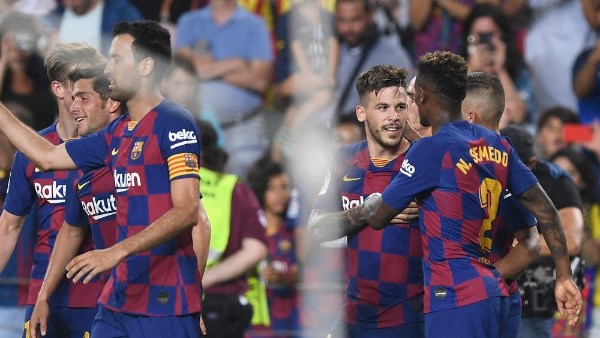 نجم برشلونة السابق يغادر المستشفى بعد «عضة كلب»