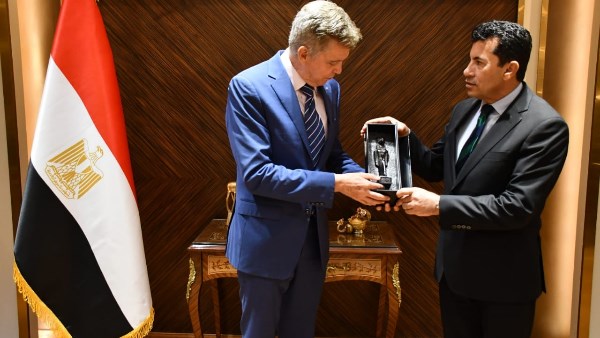 وزير الرياضة يلتقي رئيس الاتحاد الدولي للخماسي الحديث