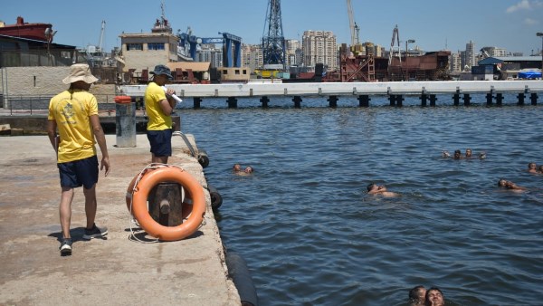 محافظة الإسكندرية تواصل جهودها لتعزيز سلامة الشواطئ