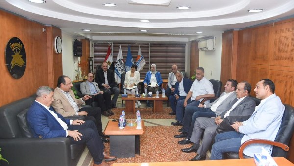 جولة وزير قطاع الأعمال
