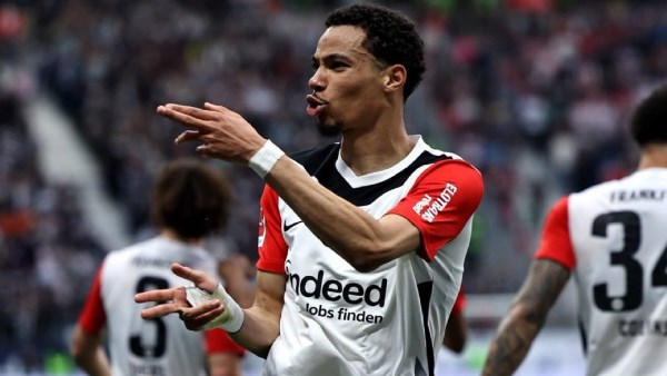 ليفربول يقترب من ضم إيكيتيكي في صفقة تاريخية