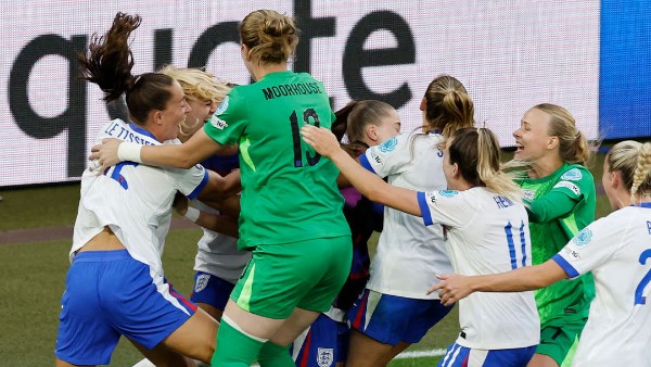 البطلة كيلي تقود إنجلترا للثأر من إسبانيا وتحتفظ بلقب كأس أوروبا للسيدات