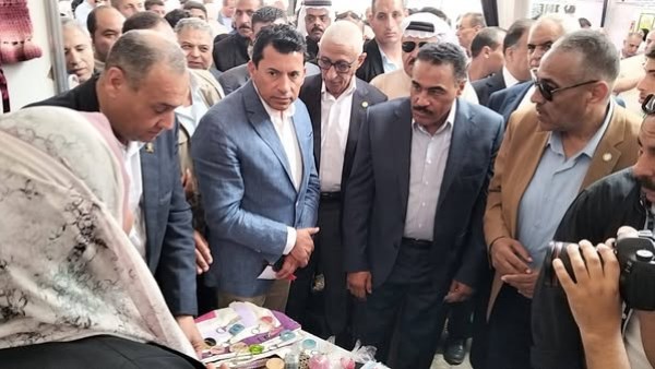 محافظ مطروح خلال احدا الجولات 