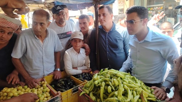 نائب المحافظ  خلال  الجولة بمدينة الضيعة